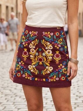 Umgee Women’s Floral Embroidered‎ Mini Skirt Size Small Floral Boho Burgundy